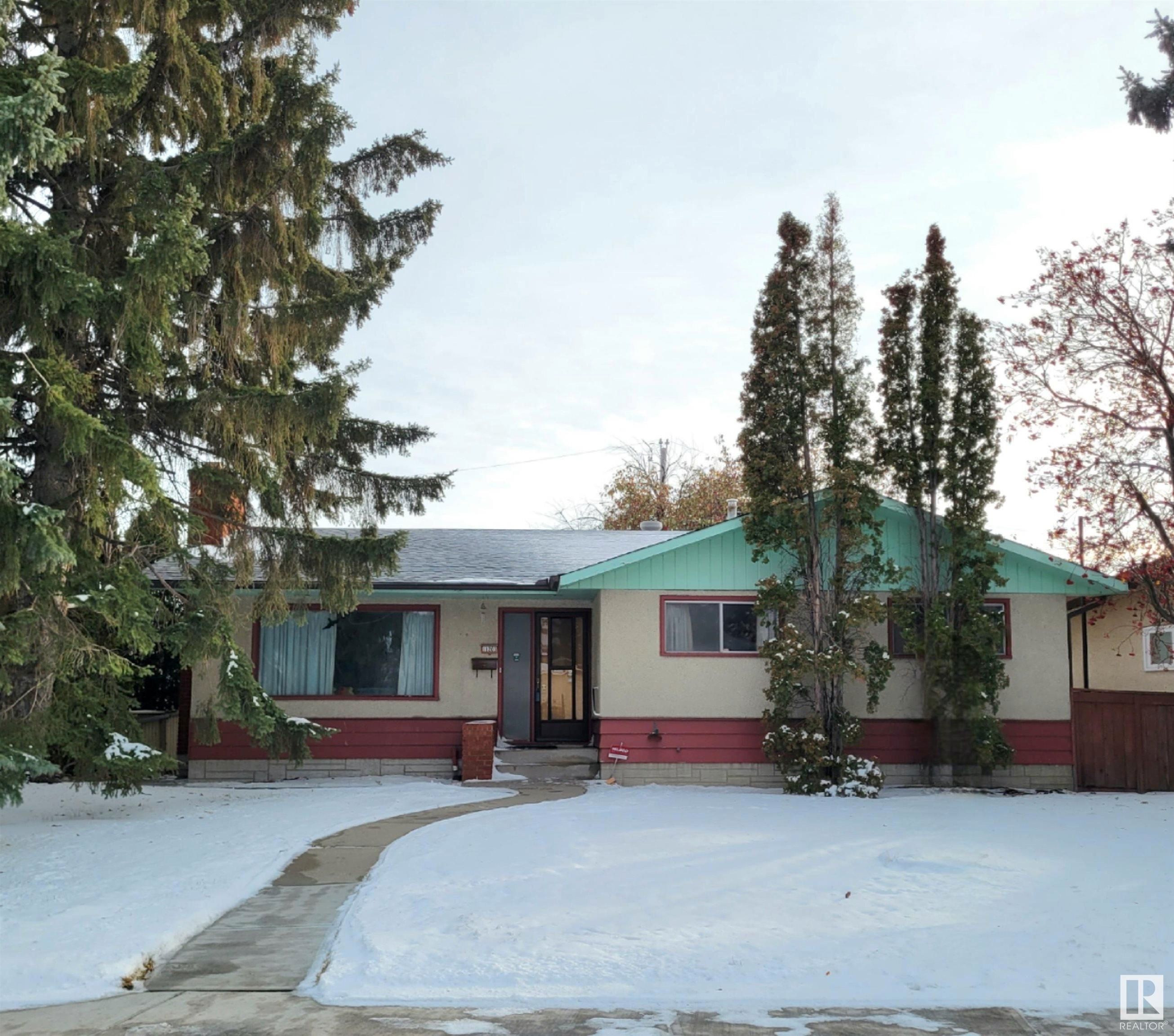 Main Photo: 11203 49 Avenue in Edmonton: Zone 15 House for sale : MLS®# E4316705