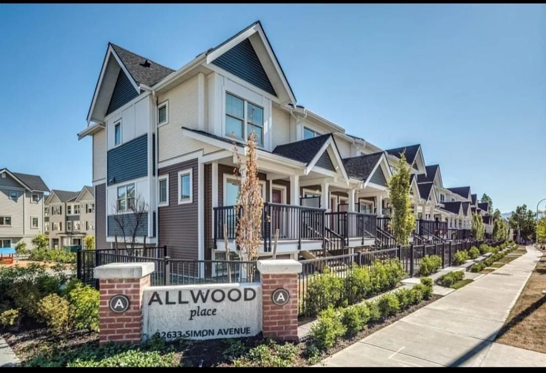 Main Photo: 165 32633 SIMON Avenue in Abbotsford: Abbotsford West Townhouse for sale in "ALLWOOD PLACE" : MLS®# R2776246