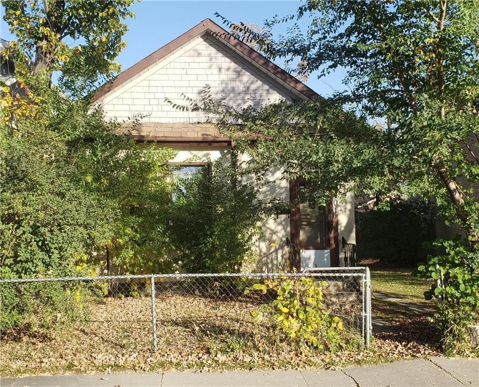 Main Photo: 401 Parkview Street in Winnipeg: St James Residential for sale (5E)  : MLS®# 202126874