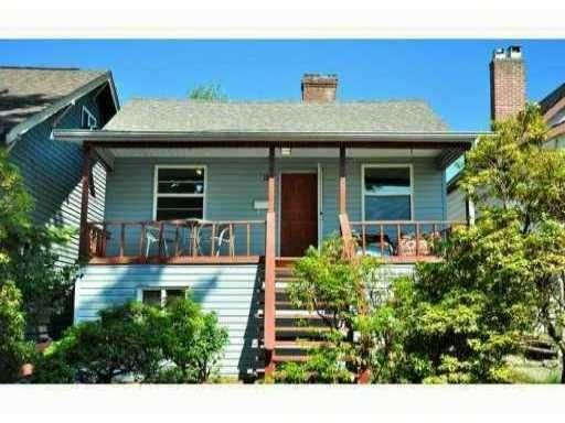 Main Photo: 614 E 4TH Street in North Vancouver: Queensbury House for sale : MLS®# V863112