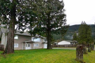 Photo 1: 480 PINE Avenue: Harrison Hot Springs House for sale : MLS®# R2093271