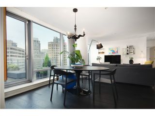 Photo 3: 1701 1111 ALBERNI Street in Vancouver: West End VW Condo for sale in "LIVING SHANGRI-LA VANCOUVER" (Vancouver West)  : MLS®# V1031336