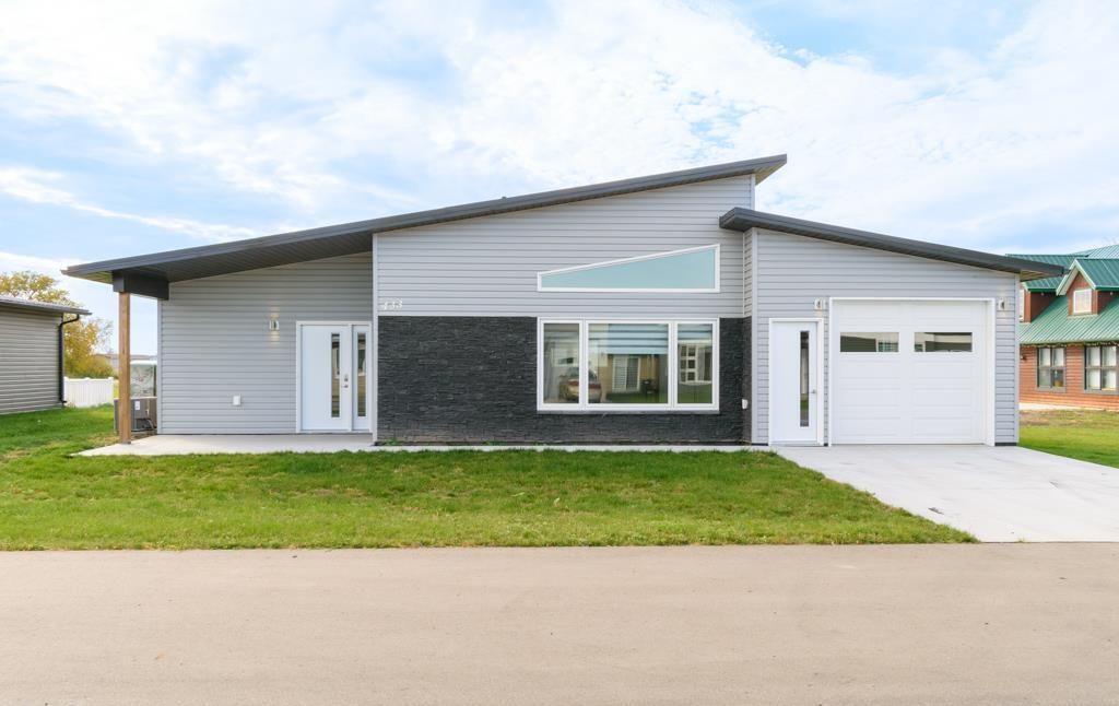 Main Photo: 433 Eagle Place in Winkler: R35 Residential for sale (R35 - South Central Plains)  : MLS®# 202224237