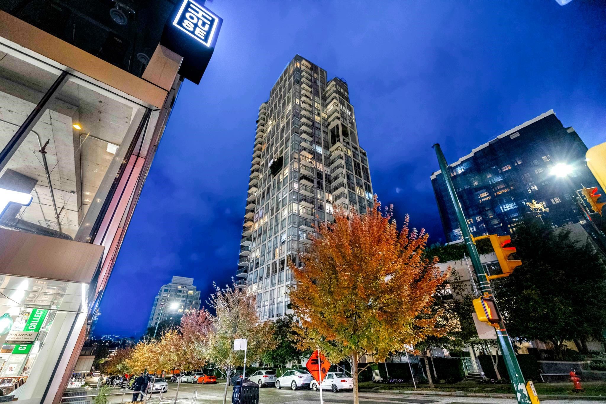 Main Photo: 205 1455 HOWE Street in Vancouver: Yaletown Townhouse for sale in "POMARIA" (Vancouver West)  : MLS®# R2819181