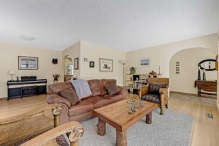 Photo 7: 4720 Charleswood Drive NW in Calgary: Charleswood Detached for sale : MLS®# A2118304
