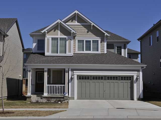Welcome to this Lovely three Bedroom Great Community of Windsong!
