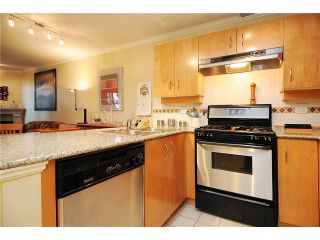Photo 4: 110 2181 W 10TH Avenue in Vancouver: Kitsilano Condo for sale in "THE TENTH AVE" (Vancouver West)  : MLS®# V844401
