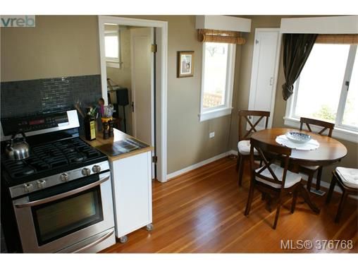 Photo 4: Photos: 171 Cadillac Ave in VICTORIA: SW Gateway House for sale (Saanich West)  : MLS®# 756411