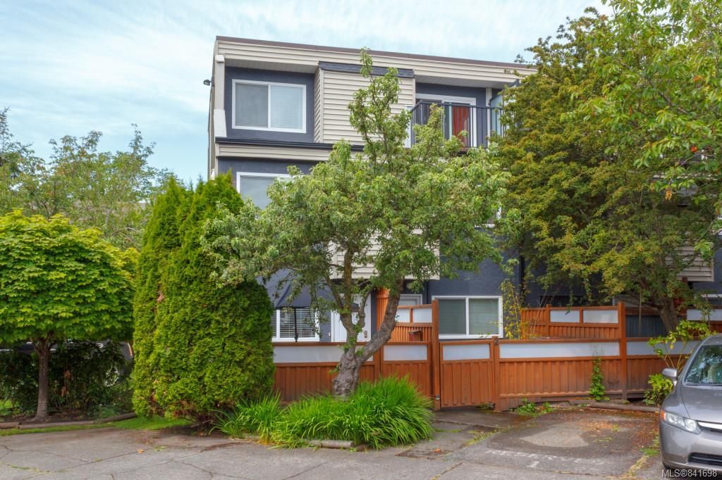 Main Photo: 1 50 Montreal St in Victoria: Vi James Bay Row/Townhouse for sale : MLS®# 841698