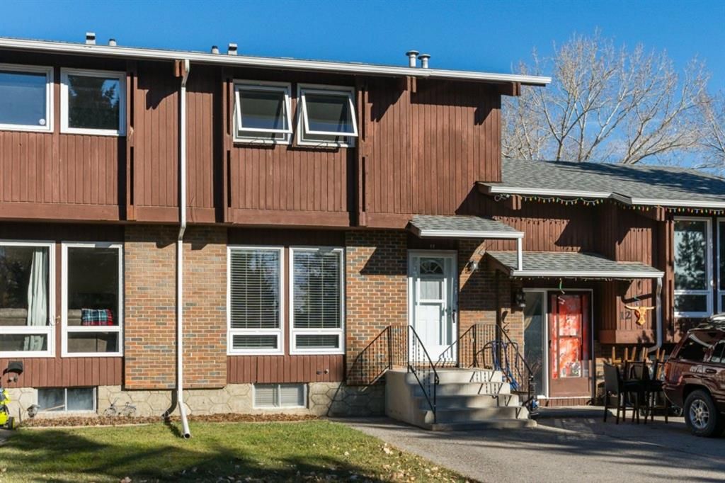 Main Photo: 11 Pekisko Road SW: High River Row/Townhouse for sale : MLS®# A1156575