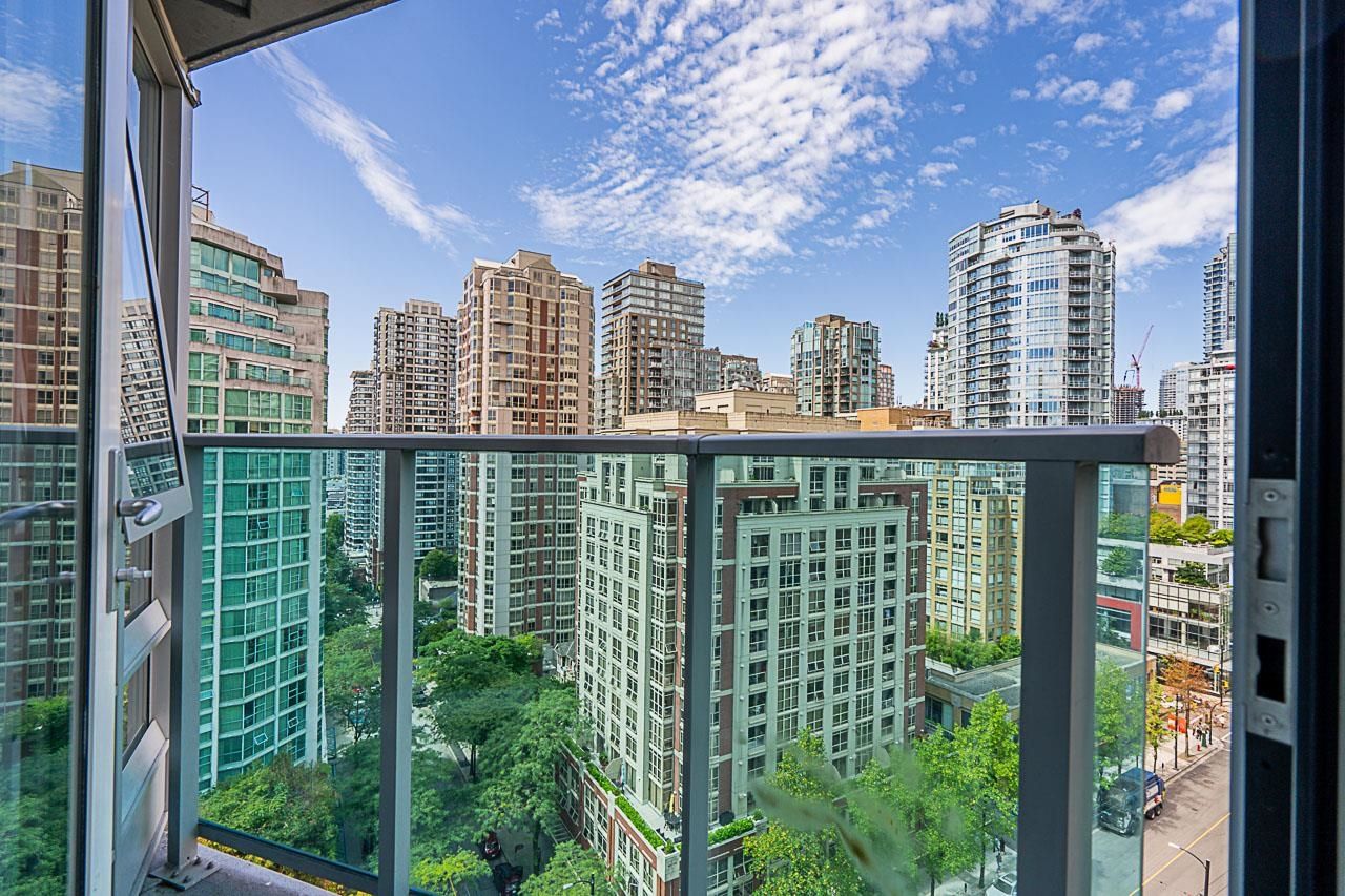 Main Photo: 1805 788 HAMILTON Street in Vancouver: Downtown VW Condo for sale in "TV Towers" (Vancouver West)  : MLS®# R2715308