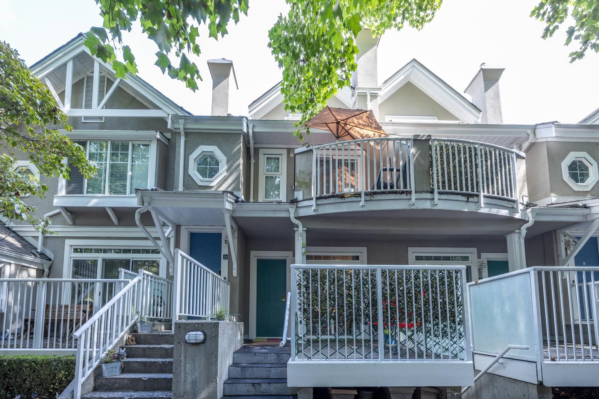 Main Photo: 24 2422 HAWTHORNE Avenue in Port Coquitlam: Central Pt Coquitlam Townhouse for sale in "Hawthorne Gate" : MLS®# R2838032
