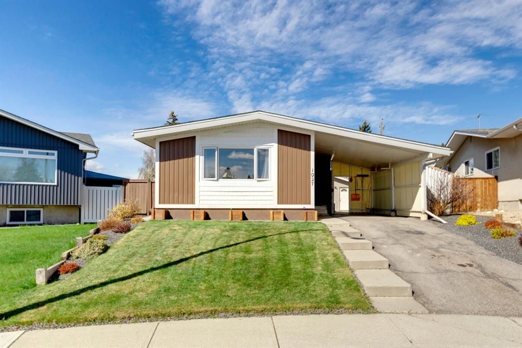 Main Photo: 1027 Riddell Place SE in Calgary: Albert Park/Radisson Heights Detached for sale : MLS®# A1218488