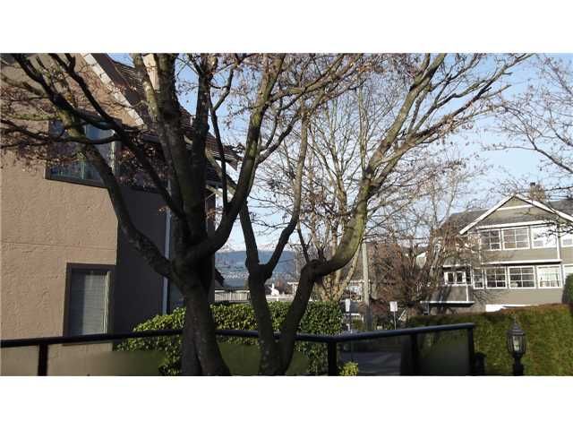 Main Photo: 12 237 W 16TH Street in North Vancouver: Central Lonsdale Townhouse for sale in "WINCHESTER GATE" : MLS®# V989548