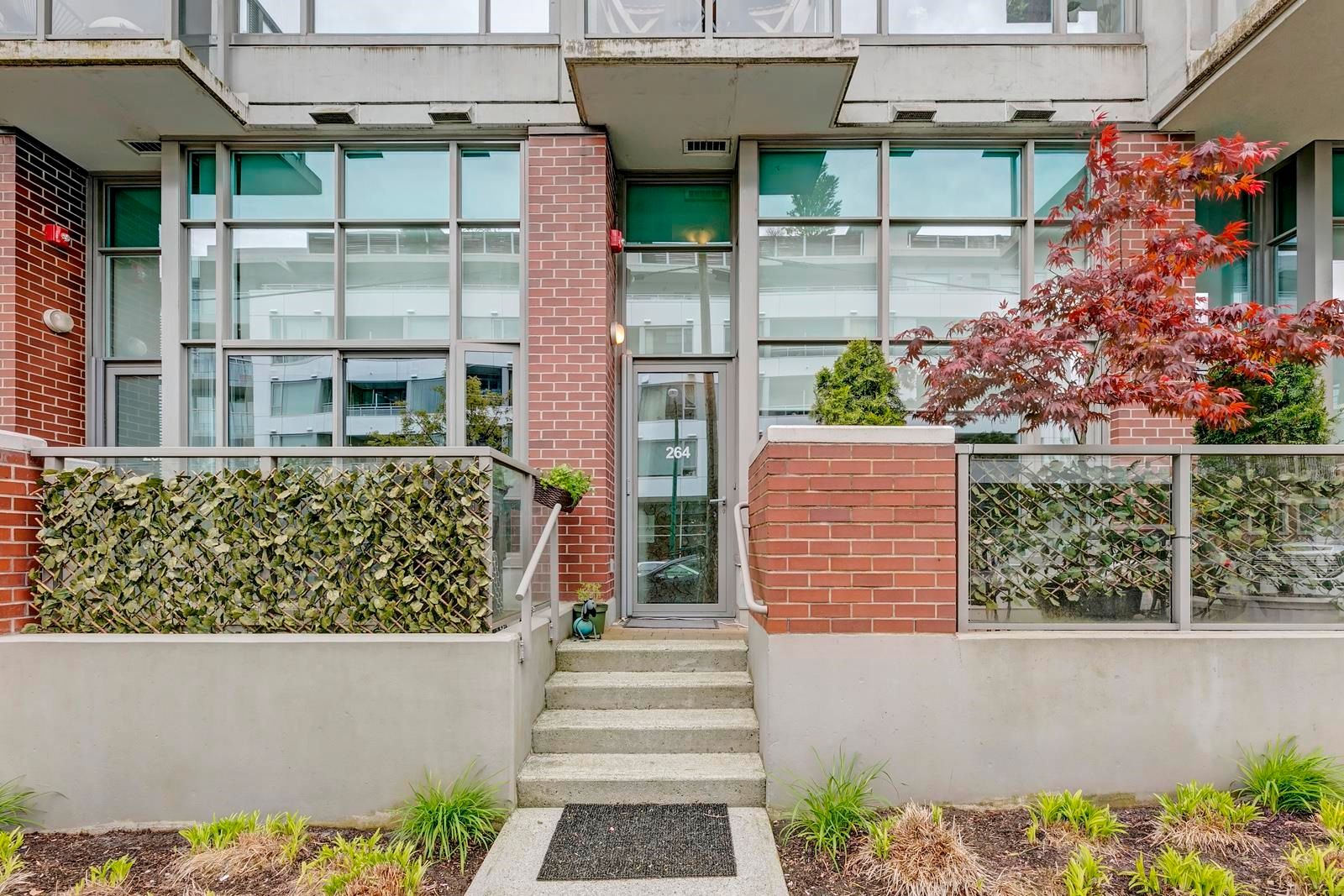Main Photo: 264 E 6TH Avenue in Vancouver: Mount Pleasant VE Townhouse for sale in "The District" (Vancouver East)  : MLS®# R2690863