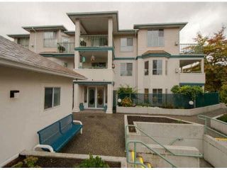 Photo 2: 111 5955 177B Street in Surrey: Cloverdale BC Condo for sale in "WINDSOR PLACE" (Cloverdale)  : MLS®# F1425121