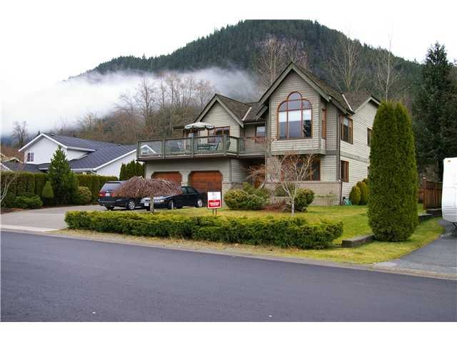 Main Photo: 41362 DRYDEN RD in Squamish: Brackendale House for sale in "EAGLE RUN" : MLS®# V901108