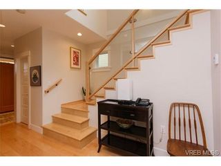 Photo 3: 450 Moss St in VICTORIA: Vi Fairfield West House for sale (Victoria)  : MLS®# 691702
