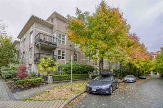 Photo 3: 404 2161 W 12TH Avenue in Vancouver: Kitsilano Condo for sale in "THE CARLINGS" (Vancouver West)  : MLS®# R2502485
