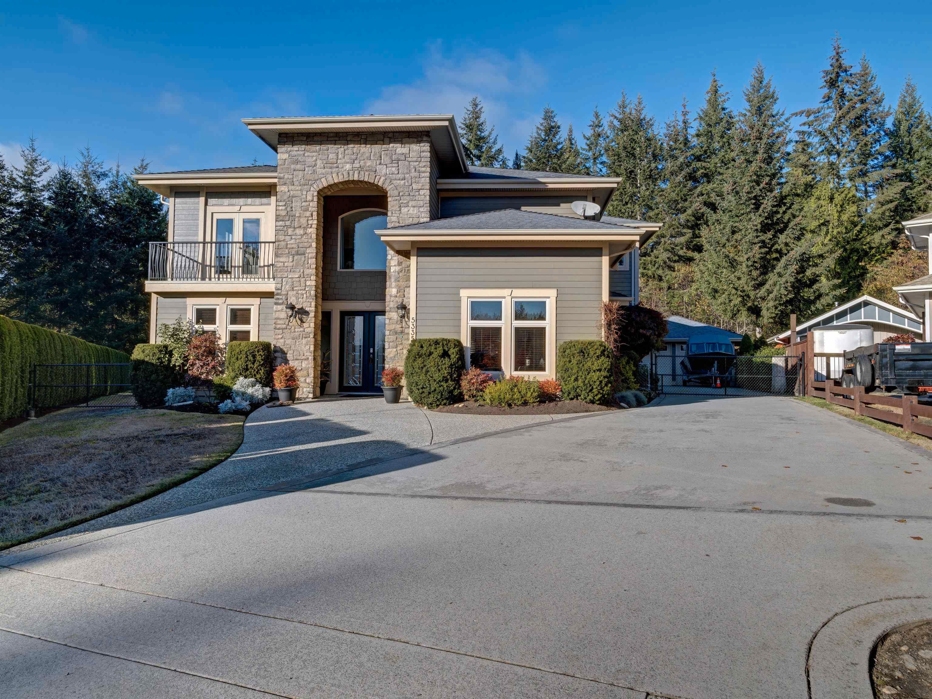 Main Photo: 5335 STAMFORD Place in Sechelt: Sechelt District House for sale (Sunshine Coast)  : MLS®# R2747358
