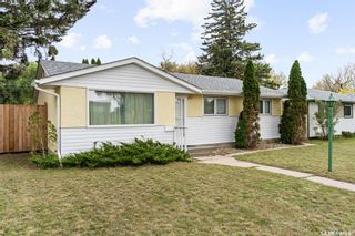 Photo 2: 430 Witney Avenue North in Saskatoon: Mount Royal SA Residential for sale : MLS®# SK945289