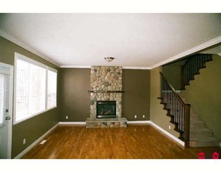 Photo 2: 35461 NAKISKA Court in Abbotsford: Abbotsford East House for sale : MLS®# F2828748