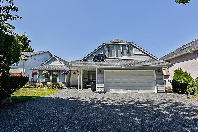 Main Photo: 13523 60 AVENUE in : Panorama Ridge House for sale : MLS®# R2189315