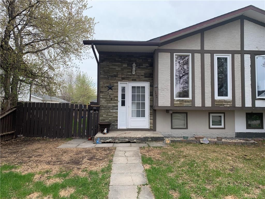 Main Photo: 752 McMeans Avenue in Winnipeg: East Transcona Residential for sale (3M)  : MLS®# 202313348