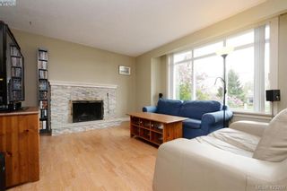 Photo 2: 824 Beckwith Ave in VICTORIA: SE Lake Hill Half Duplex for sale (Saanich East)  : MLS®# 835721