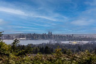 Photo 5: 411 MONTROYAL Boulevard in North Vancouver: Upper Delbrook House for sale : MLS®# R2779701