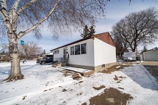 Photo 3: 164 RIDLEY Place in Winnipeg: Crestview Residential for sale (5H)  : MLS®# 202404849