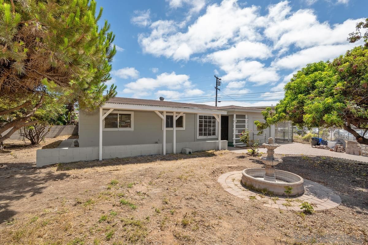 Main Photo: CHULA VISTA House for sale : 3 bedrooms : 854 Oaklawn Ave
