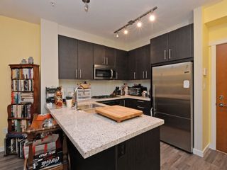 Photo 3: 110 139 W 22ND Street in North Vancouver: Central Lonsdale Condo for sale : MLS®# R2218128