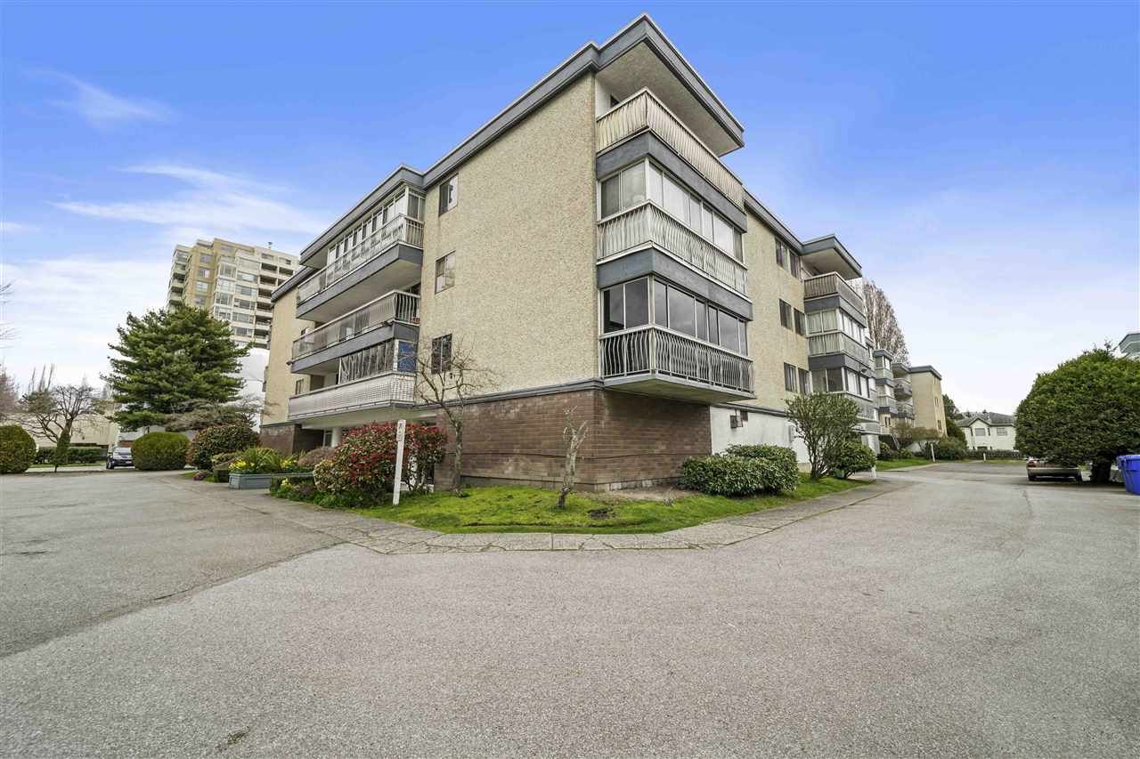 Main Photo: 307 6380 BUSWELL STREET in : Brighouse Condo for sale : MLS®# R2558449
