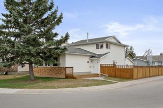 Photo 1: 120 Woodglen Way SW in Calgary: Woodbine Detached for sale : MLS®# A2128672