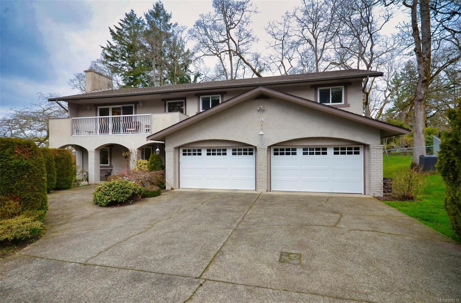 Main Photo: 927 Woodhall Dr in Saanich: SE High Quadra House for sale (Saanich East)  : MLS®# 926779