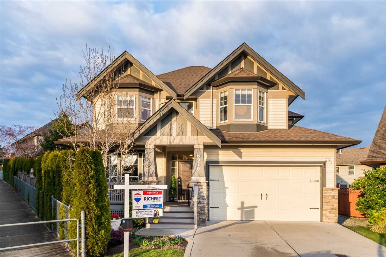 Main Photo: 6970 197A Street in Langley: Willoughby Heights House for sale : MLS®# R2247619