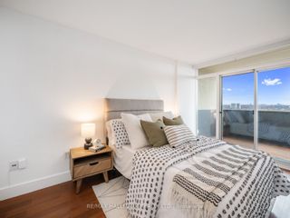 Photo 12: 2210 40 Homewood Avenue in Toronto: Cabbagetown-South St. James Town Condo for sale (Toronto C08)  : MLS®# C8251372