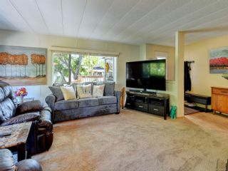 Photo 5: 19 158 Cooper Rd in View Royal: VR Glentana Manufactured Home for sale : MLS®# 883447