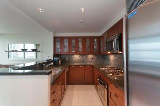 Photo 8: 803 590 NICOLA Street in Vancouver: Coal Harbour Condo for sale in "CASCINA" (Vancouver West)  : MLS®# R2045601
