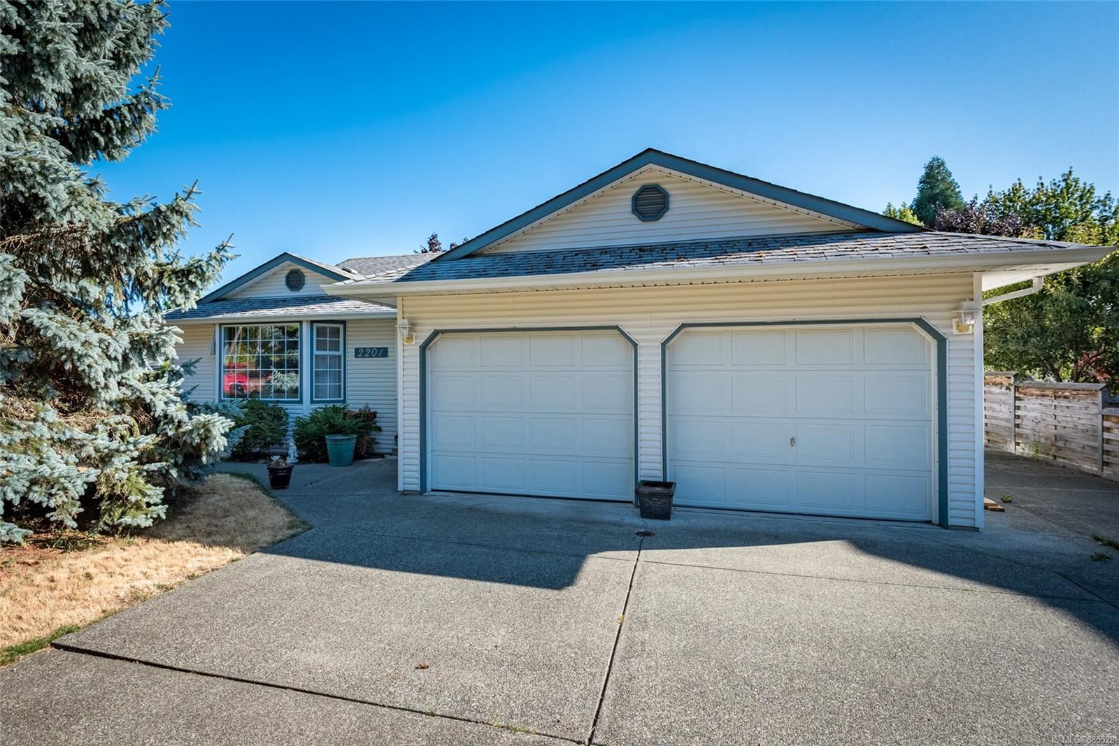 Main Photo: 2201 Bolt Ave in Comox: CV Comox (Town of) House for sale (Comox Valley)  : MLS®# 885528