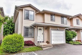 Photo 1: 116 9561 207 Street in Langley: Walnut Grove Townhouse for sale in "DERBY MEWS" : MLS®# R2172538