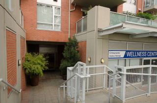 Photo 3: 302 3811 HASTINGS Street in Burnaby: Vancouver Heights Condo for sale in "Mondeo" (Burnaby North)  : MLS®# R2204101