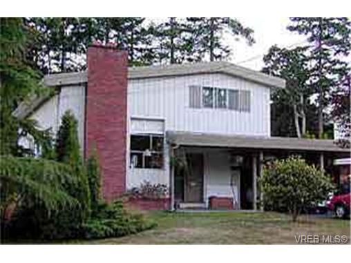 Main Photo: 2045 Avondale Rd in VICTORIA: OB Henderson House for sale (Oak Bay)  : MLS®# 243407