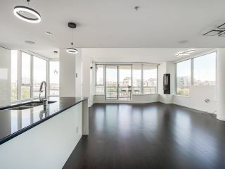 Photo 8: 800 9 SMITHE Mews in Vancouver: Yaletown Condo for sale in "THE VILLAS AT COOPERS LOOKOUT" (Vancouver West)  : MLS®# R2691823