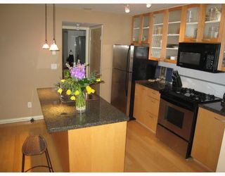 Photo 2: TH14 939 RICHARDS Street in Vancouver: Downtown VW Townhouse for sale (Vancouver West)  : MLS®# V756450