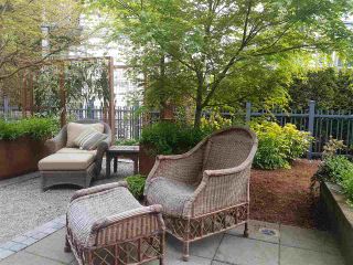 Photo 3: 1973 W 33RD Avenue in Vancouver: Quilchena Townhouse for sale in "MacLure Walk" (Vancouver West)  : MLS®# R2338091