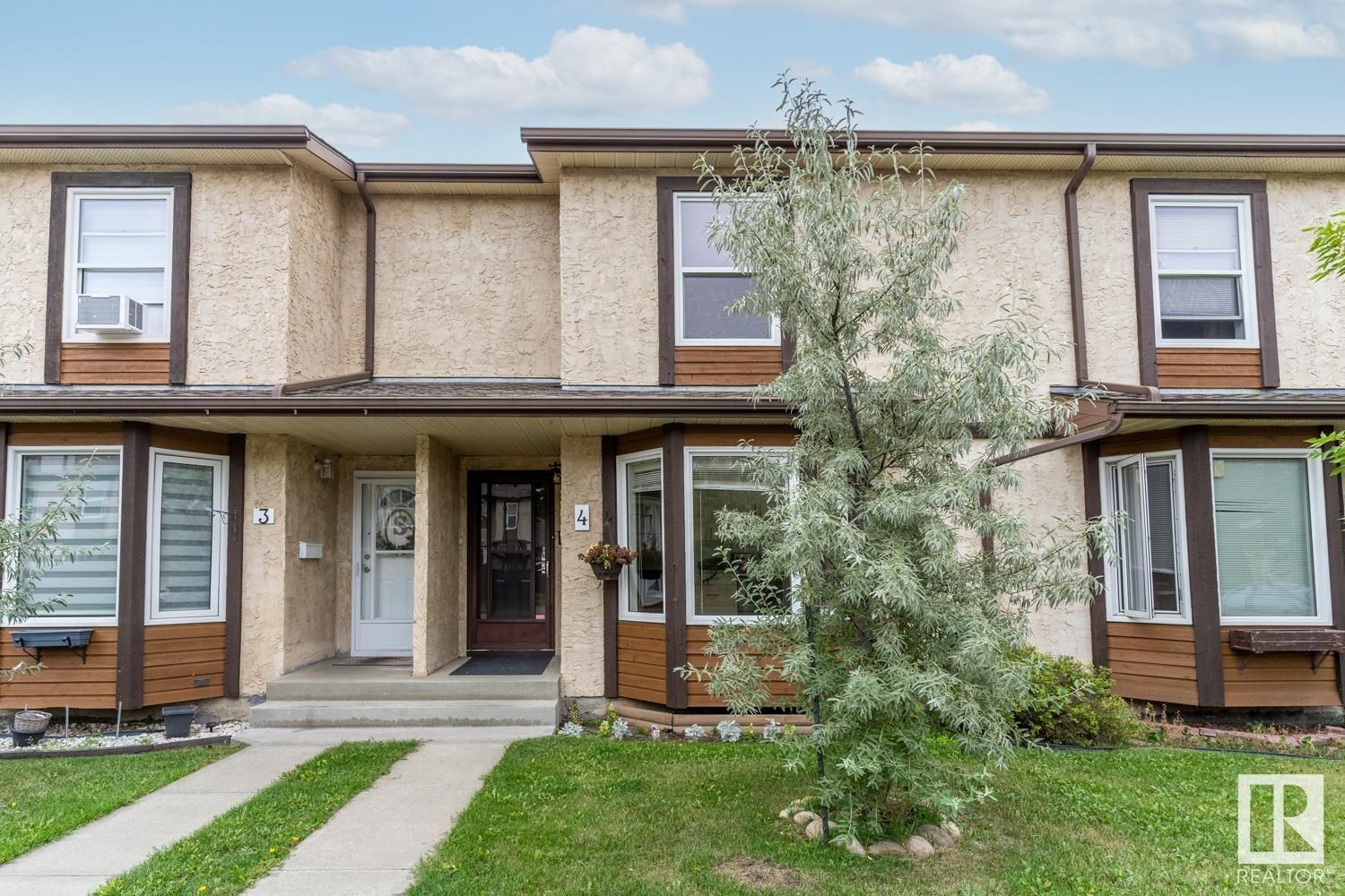 Main Photo: 4 10205 158 Avenue NW in Edmonton: Zone 27 Townhouse for sale : MLS®# E4365642