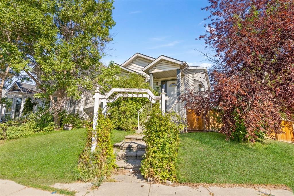 Main Photo: 271 Erin Meadow Close SE in Calgary: Erin Woods Detached for sale : MLS®# A2014328