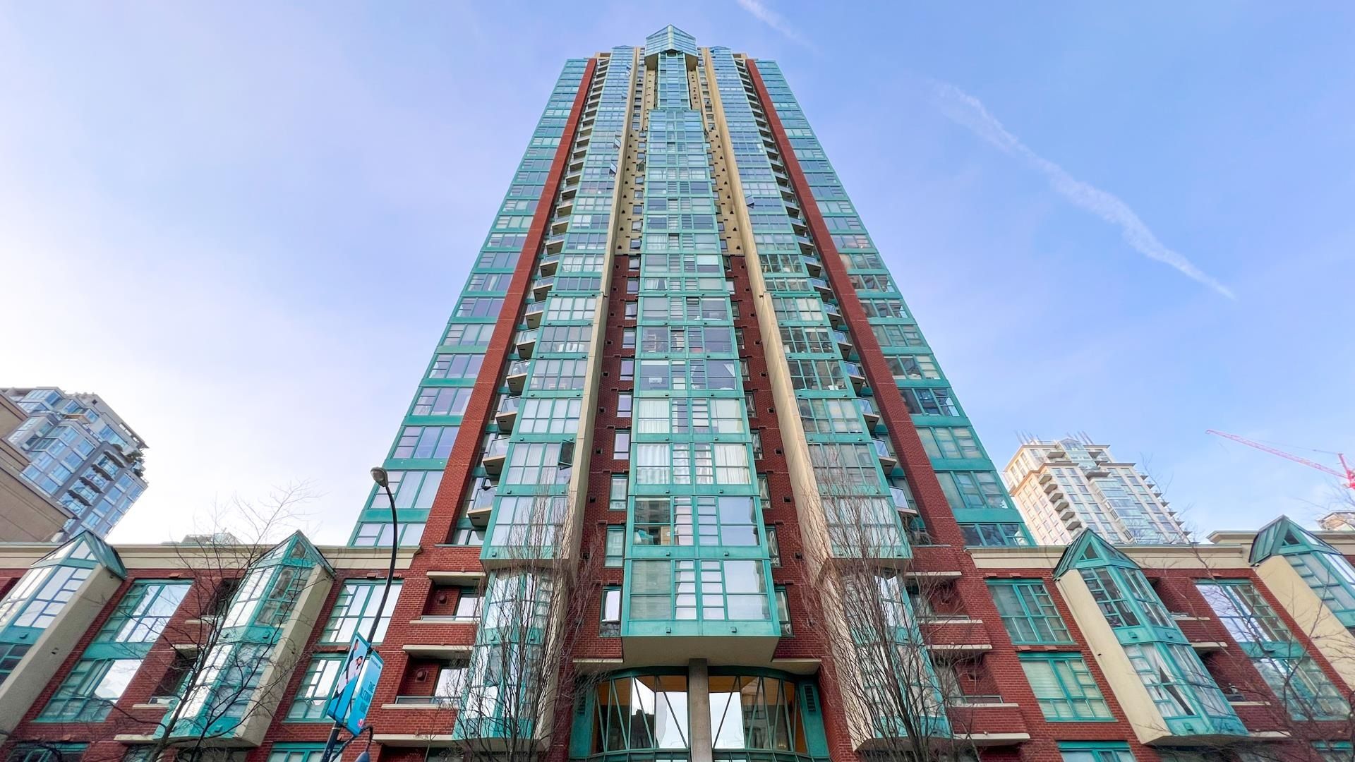 Main Photo: 2604 939 HOMER Street in Vancouver: Yaletown Condo for sale in "THE PINNACLE" (Vancouver West)  : MLS®# R2645553